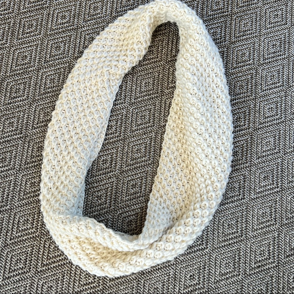 Old Navy knit Infinity scarf